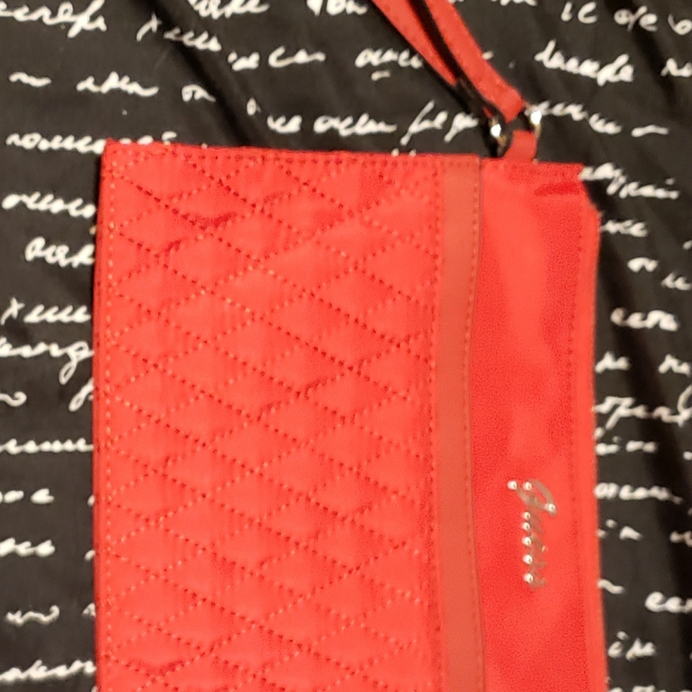 GUESS WRISTLET 👜